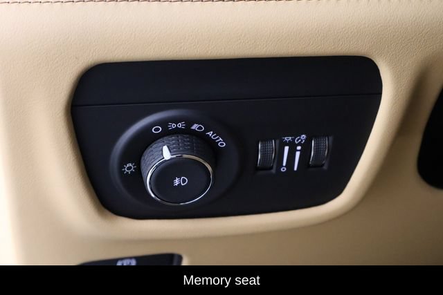 Used 2025 Jeep Grand Cherokee Summit AWD/4WD image 24