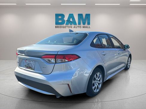 Used 2021 Toyota Corolla LE image 9
