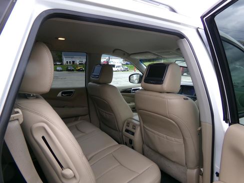 Used 2015 Nissan Pathfinder SL w/ SL Tech Package FWD image 22