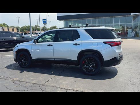 Used 2022 Chevrolet Traverse Premier w/ Redline Edition FWD image 6