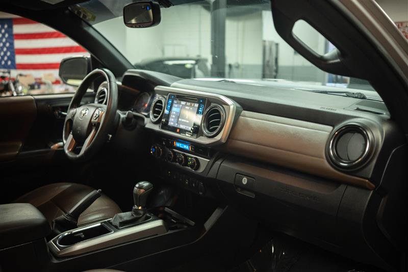 Used 2017 Toyota Tacoma Limited w/ Tow Package AWD/4WD image 12