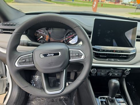 Used 2025 Jeep Compass Limited AWD/4WD image 9