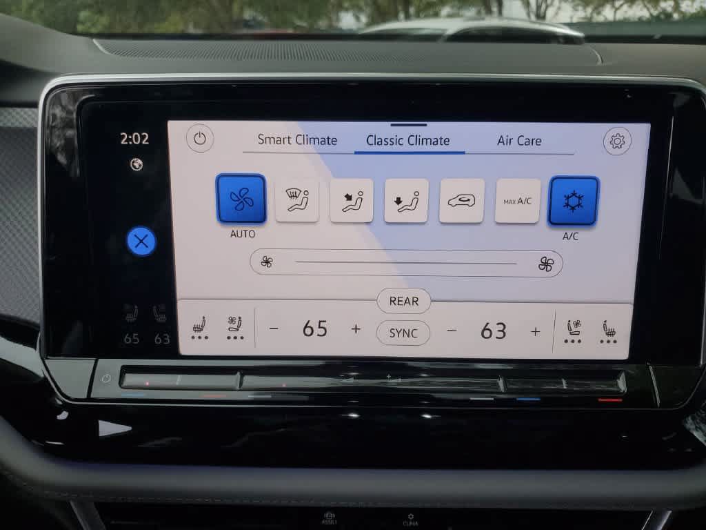 Certified 2024 Volkswagen Atlas Peak Edition SEL AWD/4WD image 25
