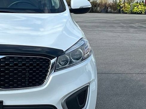 Used 2017 Kia Sorento AWD w/ LX Convenience Package image 16