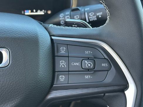 New 2025 Jeep Grand Cherokee Altitude image 7