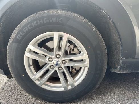 Used 2023 Ford Explorer XLT image 6