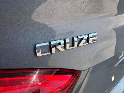 Used 2019 Chevrolet Cruze LT w/ Convenience Package FWD image 31