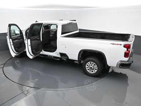 Used 2025 Chevrolet Silverado 2500 LT w/ Convenience Package image 27