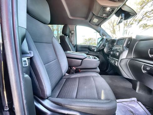 Used 2025 Chevrolet Silverado 2500 Custom w/ Custom Value Package image 27