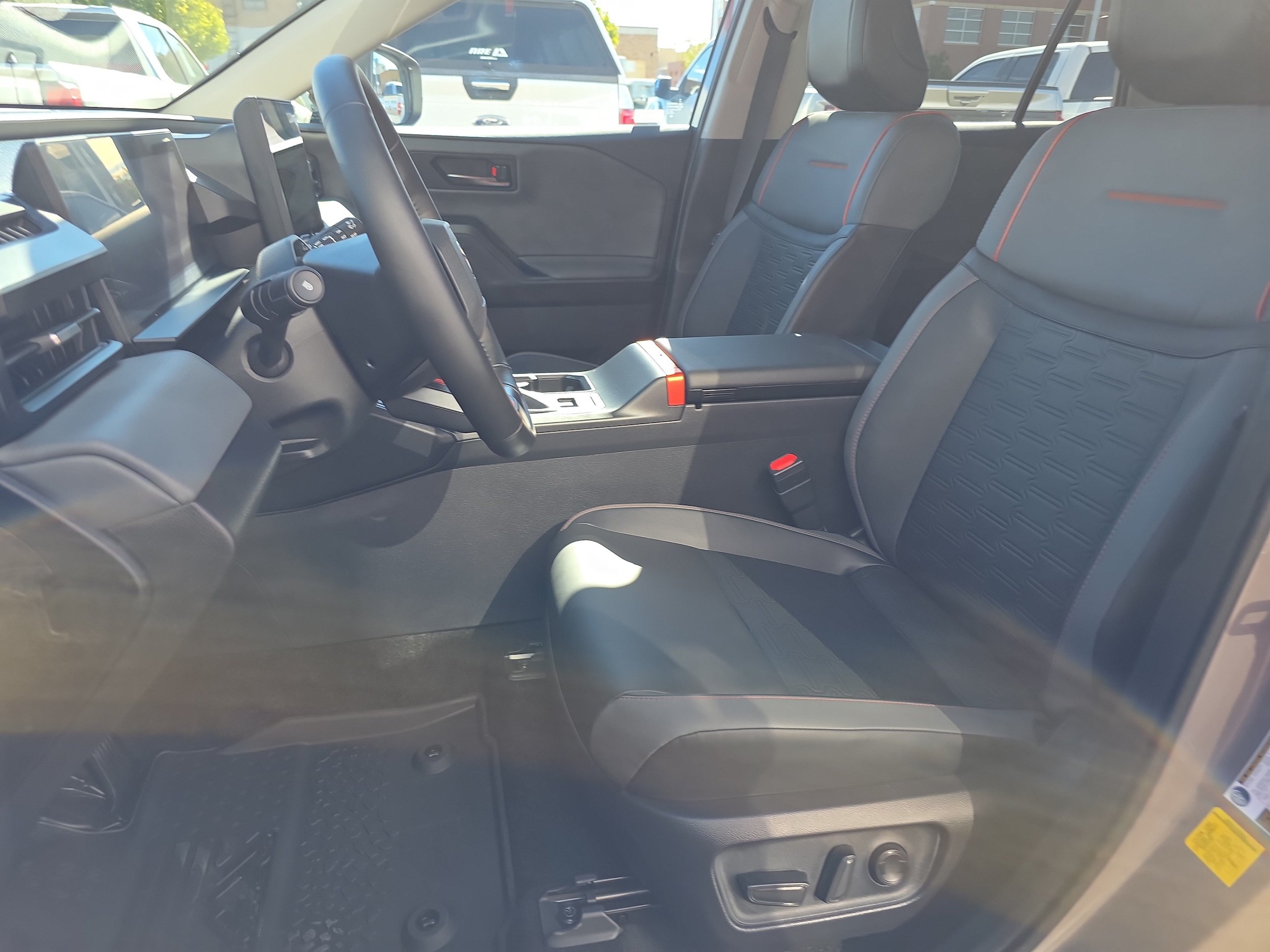 Used 2026 Toyota RAV4 AWD Plug-in Hybrid image 10