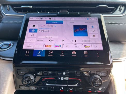 New 2025 Jeep Grand Cherokee Limited w/ Black Appearance Package image 16