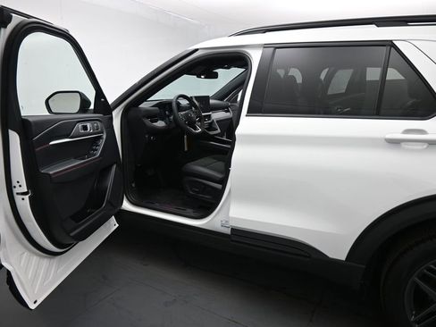New 2026 Ford Explorer ST image 8