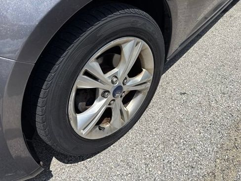 Used 2014 Ford Focus SE w/ SE Winter Package FWD image 10