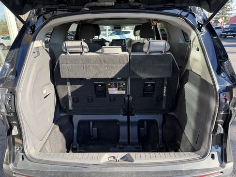 Used 2021 Toyota Sienna LE image 10