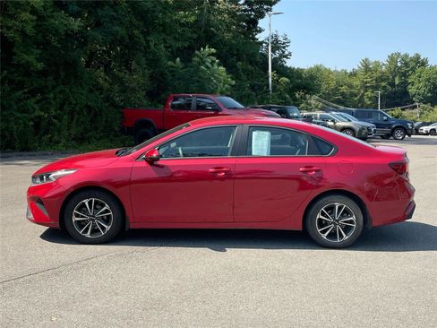 Used 2023 Kia Forte LXS w/ LXS Technology Package FWD image 2
