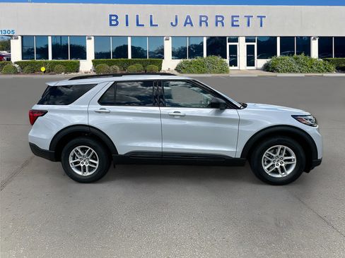 New 2026 Ford Explorer Active RWD image 3