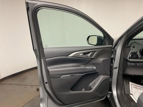 New 2026 Chevrolet Traverse LT w/ Midnight/Sport Edition image 9