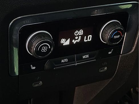 Used 2023 Chevrolet Tahoe Z71 w/ Luxury Package AWD/4WD image 11