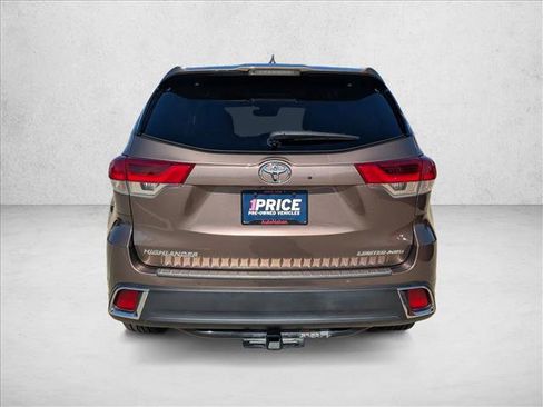Used 2018 Toyota Highlander Limited Platinum image 7