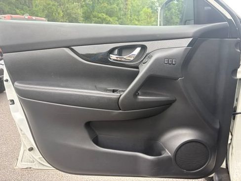 Used 2019 Nissan Rogue SL w/ Premium Package AWD/4WD image 9