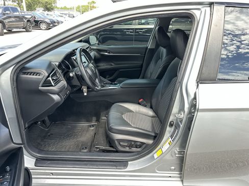 Used 2020 Toyota Camry SE FWD image 2