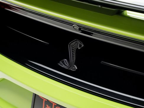 Used 2020 Ford Mustang Shelby GT500 w/ Technology Package image 32