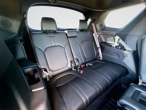 Used 2025 Honda Pilot Black Edition image 24