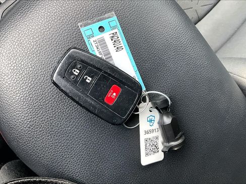 Used 2023 Toyota RAV4 XLE FWD image 15