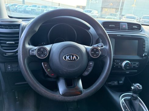 Used 2018 Kia Soul + image 11