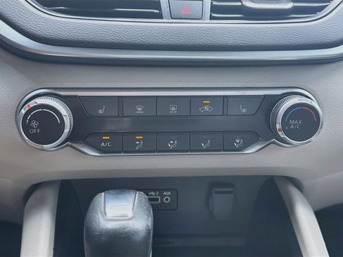 Used 2022 Nissan Altima 2.5 SV w/ SV Premium Package AWD/4WD image 23