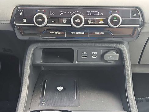 Certified 2024 Honda Pilot Touring image 17