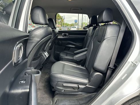 Used 2022 Kia Sorento EX image 28