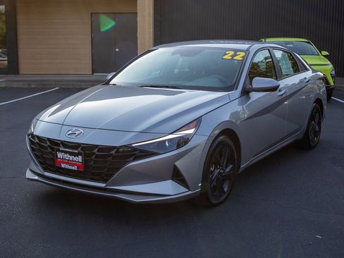 Used 2022 Hyundai Elantra SEL w/ Preferred Accessory Package image 3