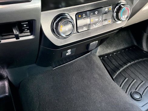 Used 2022 Ford F250 XLT w/ XLT Value Package AWD/4WD image 15