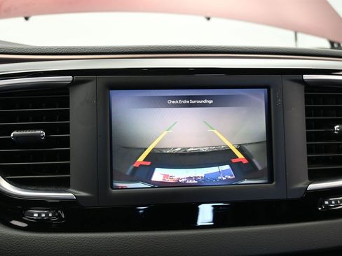 Used 2023 Chrysler Voyager LX image 19