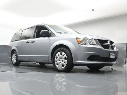 Used 2019 Dodge Grand Caravan SE FWD image 22