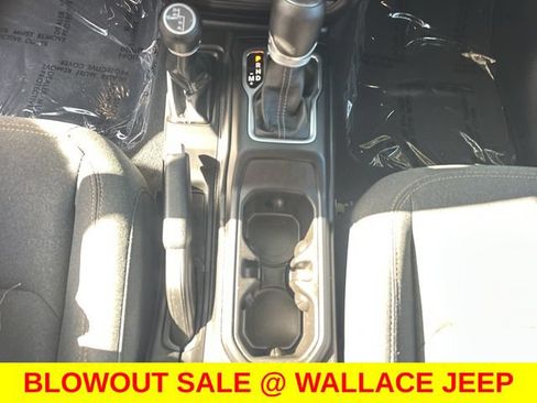 Used 2026 Jeep Wrangler Unlimited Sahara AWD/4WD image 11