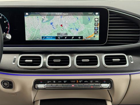 Used 2023 Mercedes-Benz GLS 450 4MATIC image 25