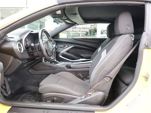 Used 2017 Chevrolet Camaro LT RWD image 12