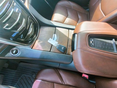 Used 2017 Cadillac Escalade Premium Luxury AWD/4WD image 25