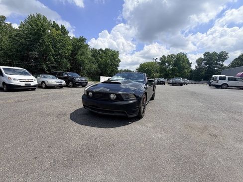 Used 2010 Ford Mustang GT Premium RWD image 2