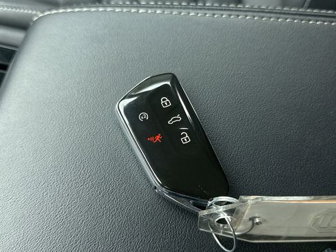 Used 2024 Volkswagen Atlas SE image 25