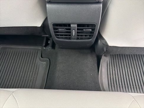 Used 2023 Toyota Corolla Cross L image 15