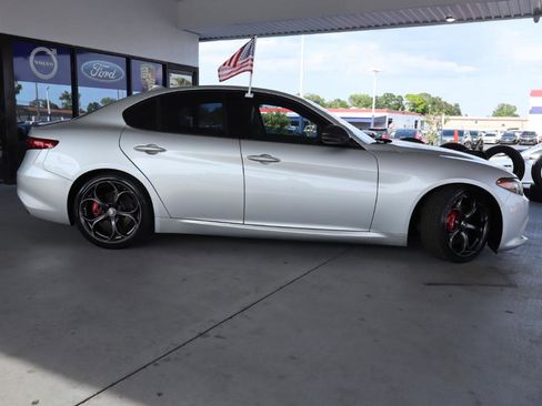 Used 2019 Alfa Romeo Giulia RWD image 6