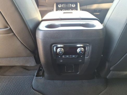 Used 2022 GMC Yukon XL Denali AWD/4WD image 29