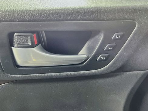 Used 2017 Toyota Highlander Limited FWD image 17