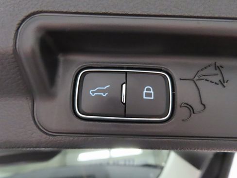 Used 2025 Ford Explorer Active w/ Active Comfort Package image 32