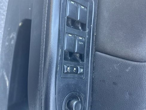 Used 2013 Chrysler 200 Touring FWD image 20