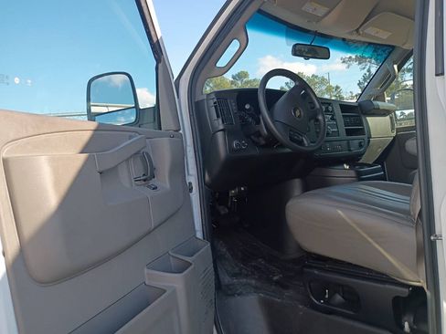 Used 2022 Chevrolet Express 2500 w/ Driver Convenience Package RWD image 7