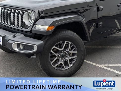 Used 2025 Jeep Wrangler Unlimited Sahara AWD/4WD image 29